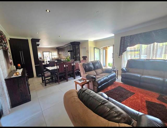 2 BEDROOM HOUSE FOR SALE IN PARKRAND